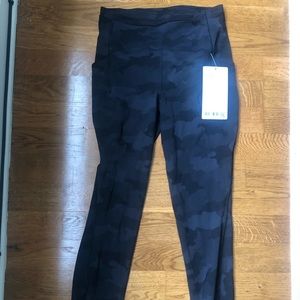 lululemon swift speed legging. Dark grey camo print. Size 6. New with tags
